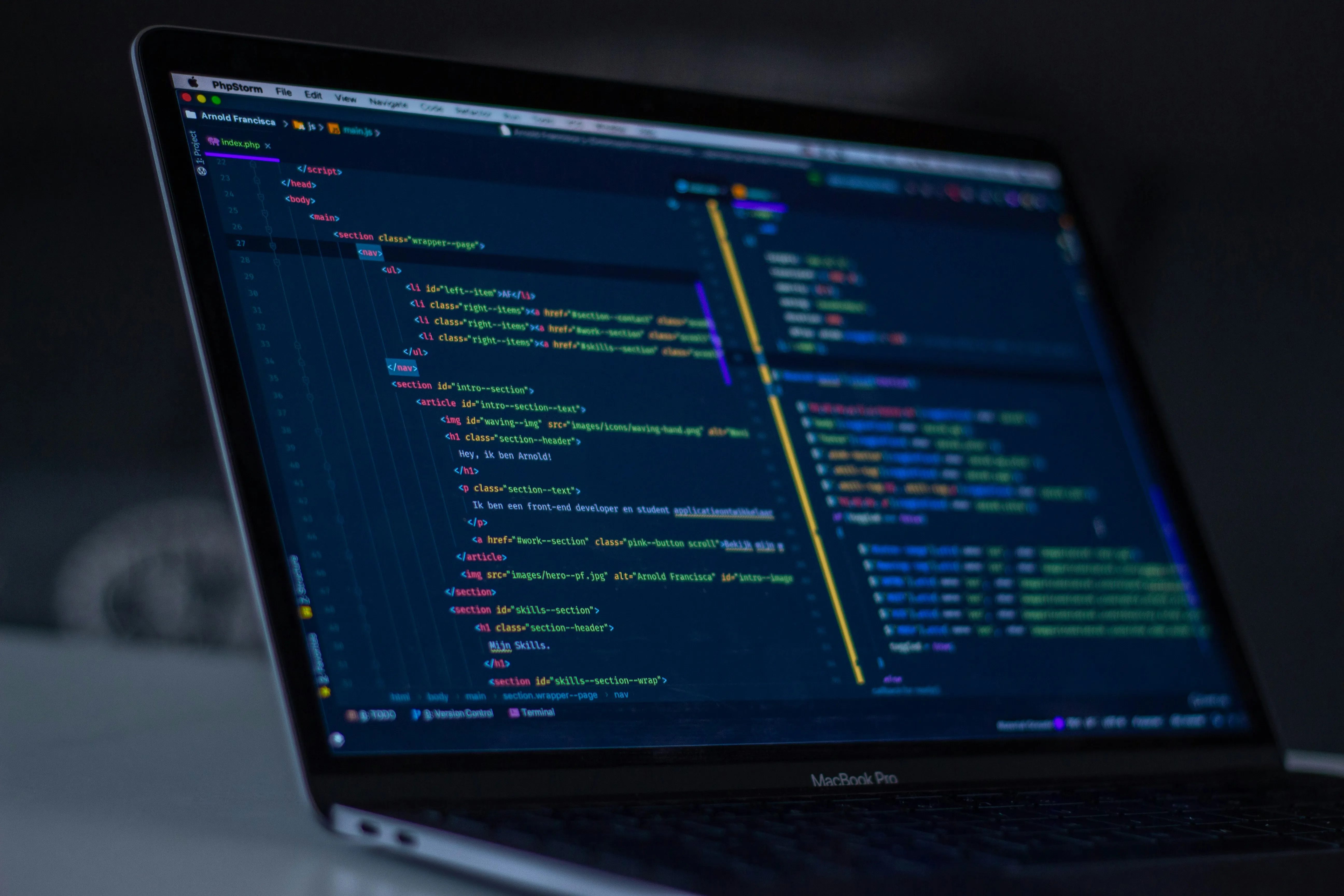 Ilustrasi Pengodean Frontend dan Backend Sistem Enterprise